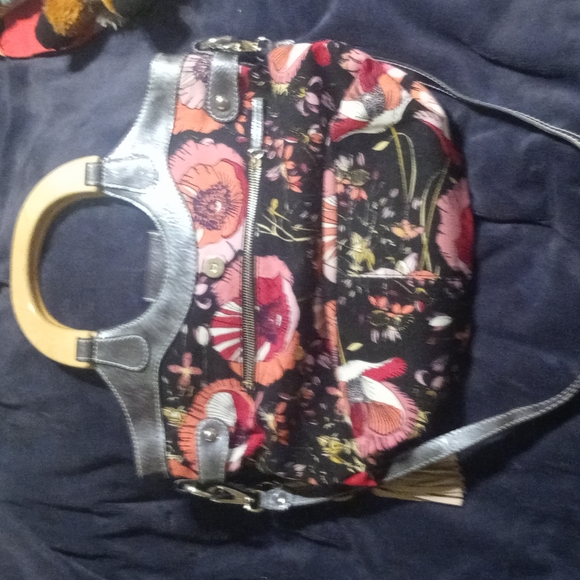 Guess purse - Picture 5 of 5